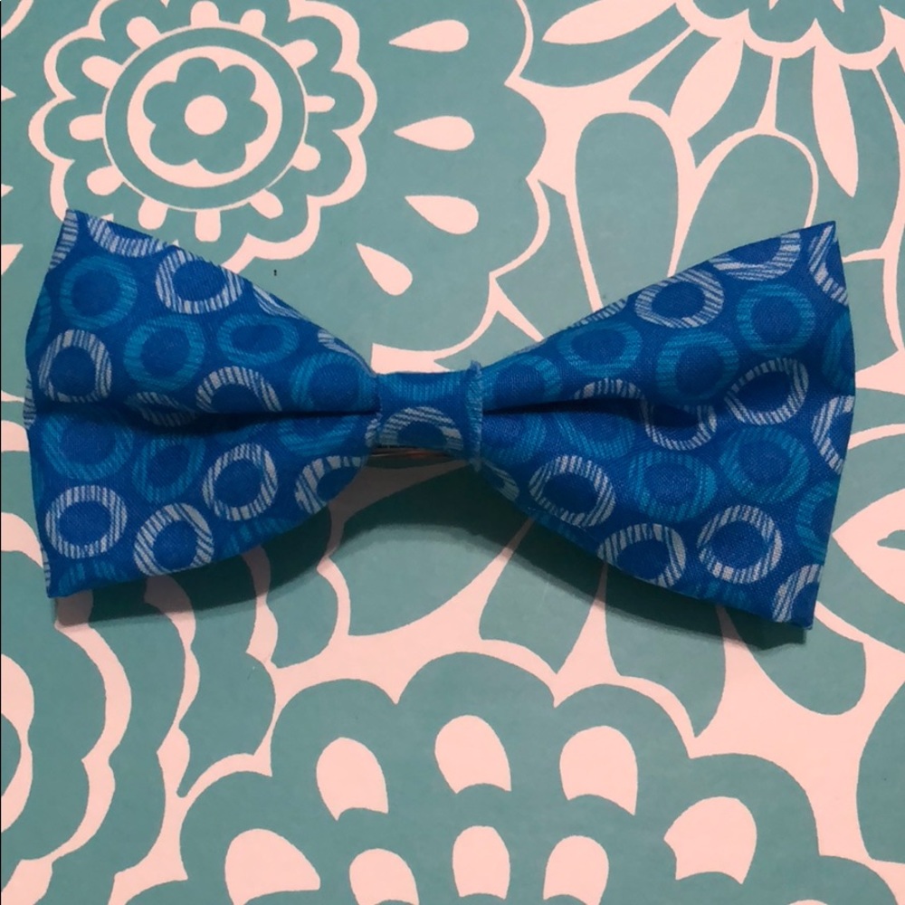 Blue circles bow
